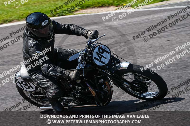 Vintage motorcycle club;eventdigitalimages;mallory park;mallory park trackday photographs;no limits trackdays;peter wileman photography;trackday digital images;trackday photos;vmcc festival 1000 bikes photographs